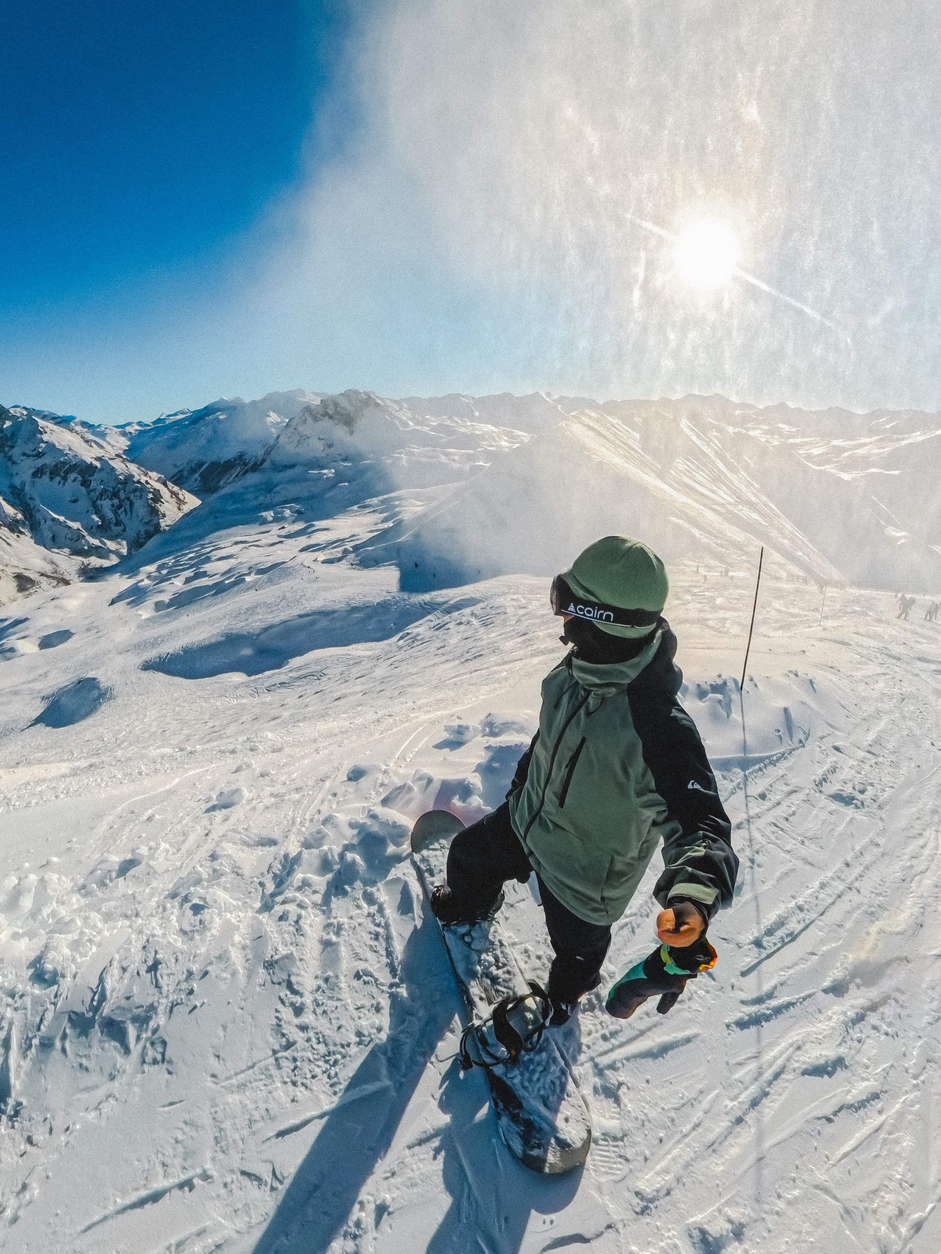 阿尔卑斯山脉的滑雪自拍[举手]不需要搭子。全景相机隐藏自拍杆，人生照片get！?