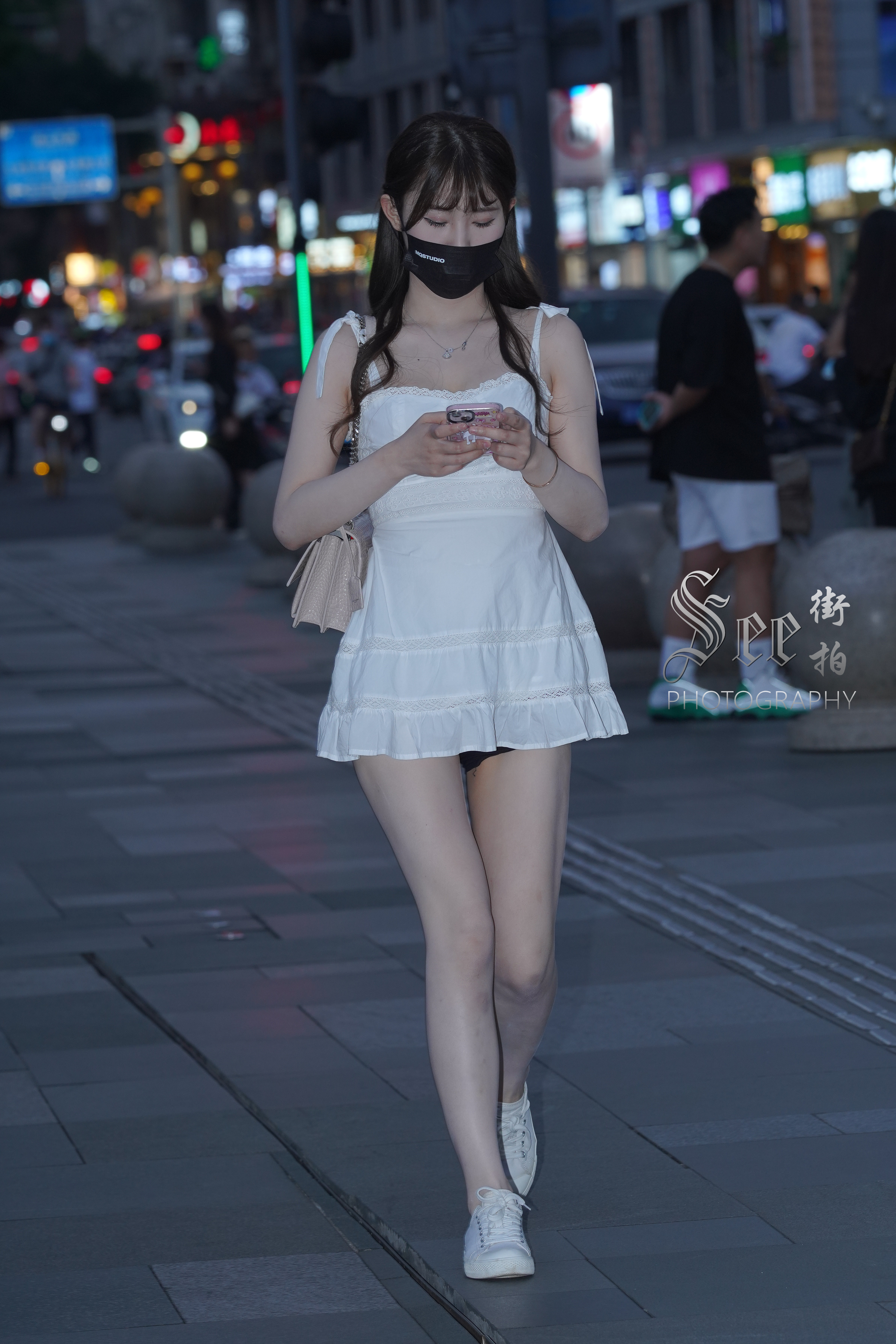 吊带白裙小白鞋，青春迷人~~ ​​​