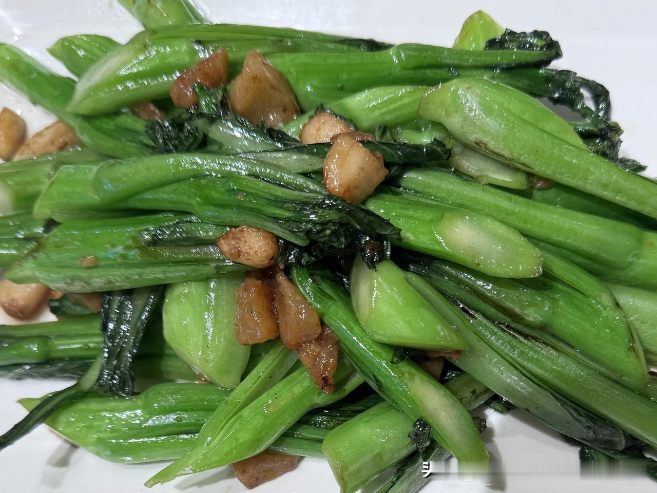 晒图笔记大赛油渣炒菜心，朴实的农家味，猪油渣的香，配上甜菜心，全程大火快炒，顶好