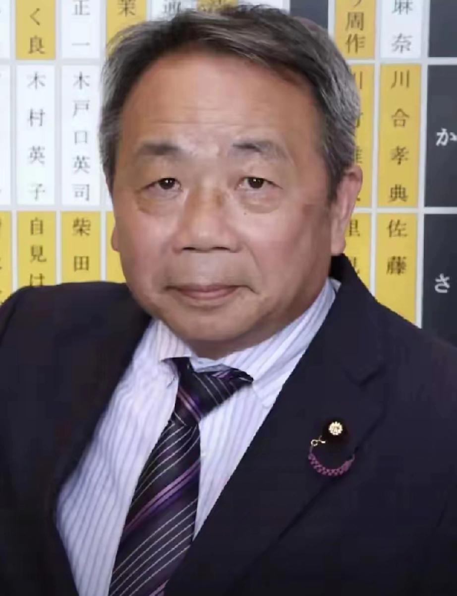 4月22日，就在126名日本议员集体去靖国神社“拜鬼”的同一天，队伍里有一个让中