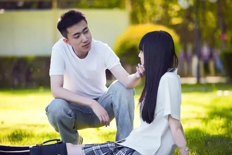 女生想让你撩她,会有哪些暗示? 女生想让你撩她，根本不会把话明说，全是藏在细节里