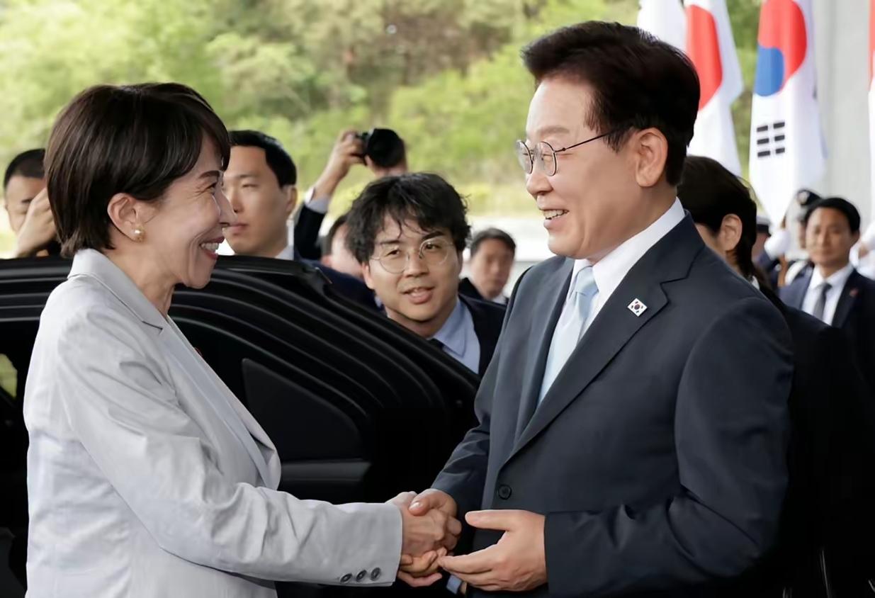 高市换招了！对李在明实施“泡温泉”外交

5月19日，日本首相高市早苗在韩国展开