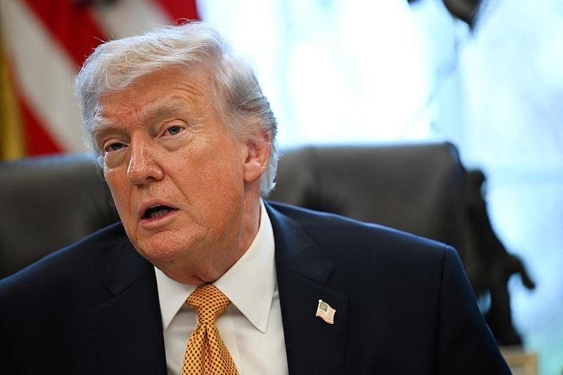 从隐忍到强硬！伊朗反手收海峡税，特朗普的极限施压彻底玩脱。

谁也没想到，曾经被