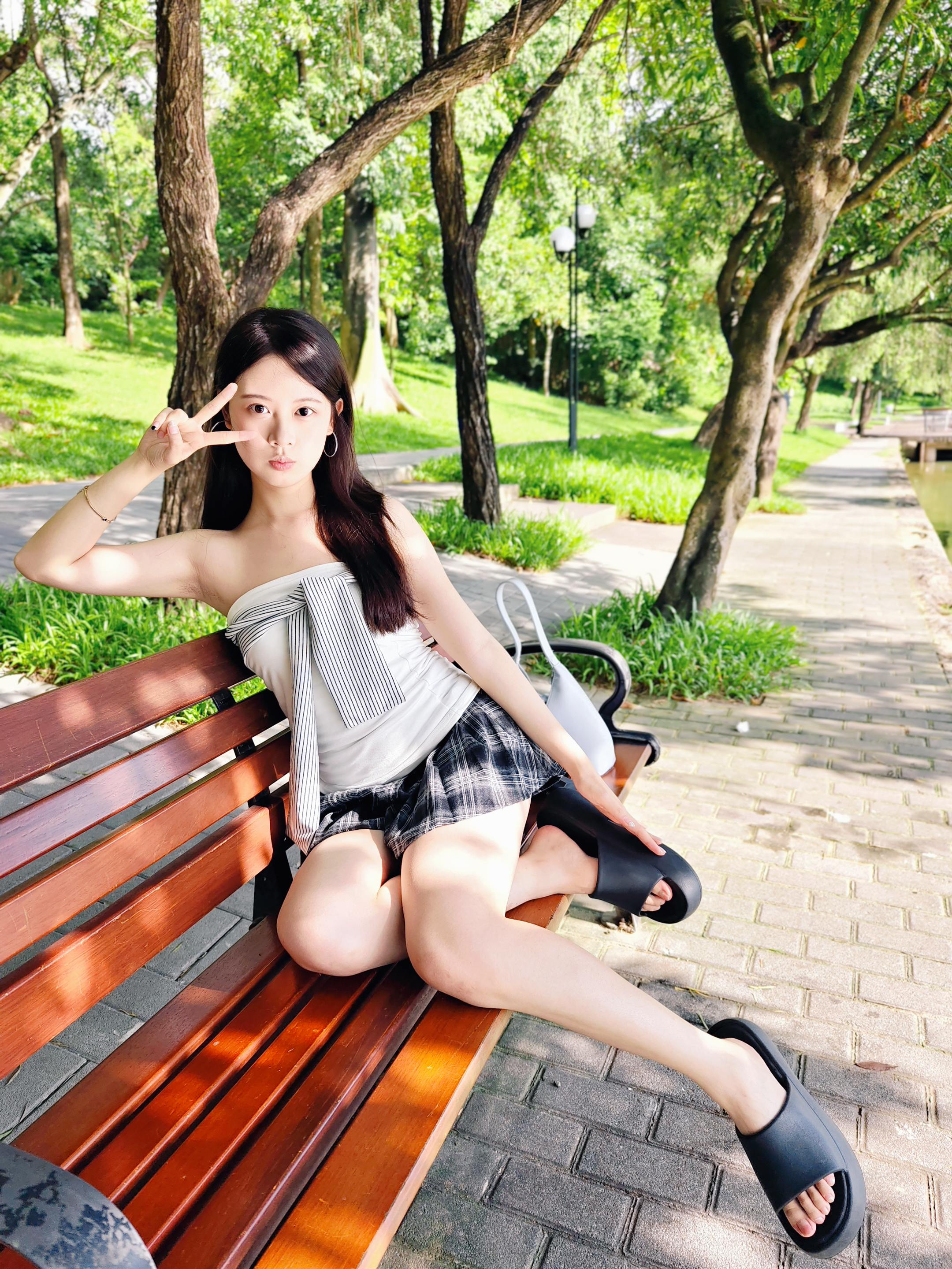女生拍照姿势 清纯甜美 公园长椅拍照姿势 拍照姿势 自拍姿势