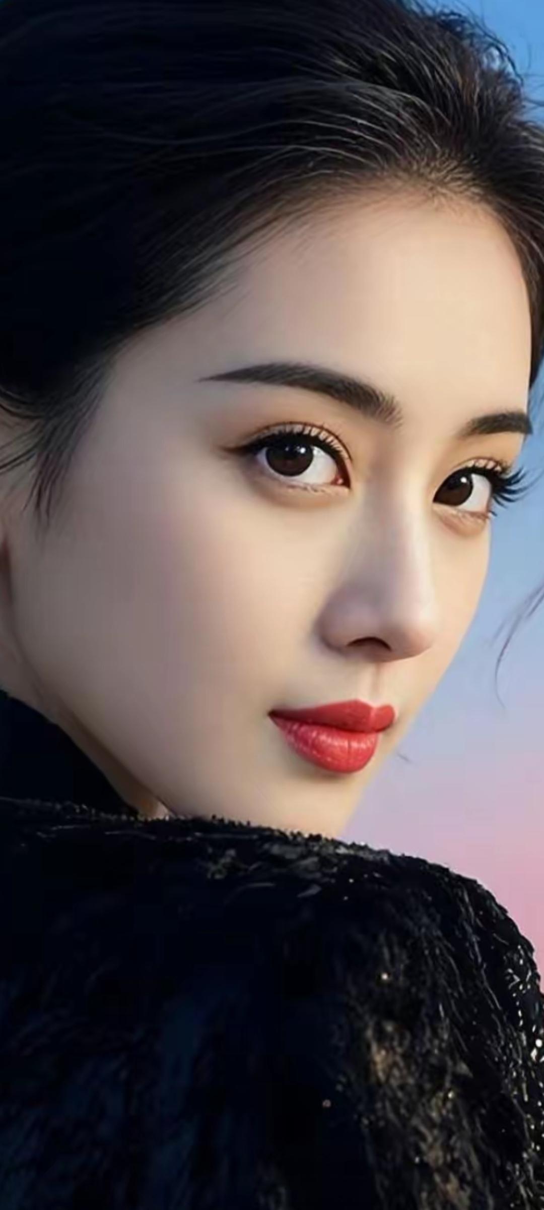 优雅黑丝绒，红唇魅惑，气质满分！