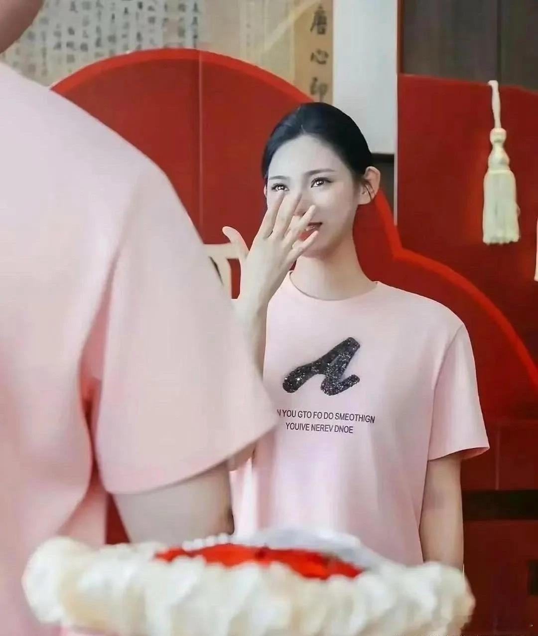 就算订婚了小伙子也不敢先同居吧 