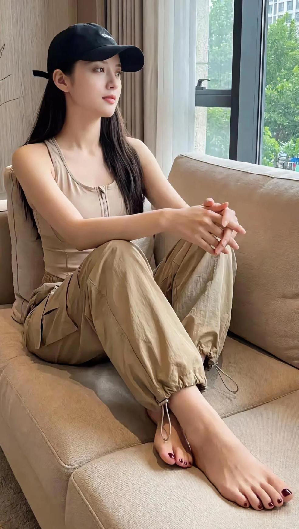 风过山海，云落人间；
花开有时，岁月无言；
三餐四季，温柔相伴；
一粥一饭，皆是