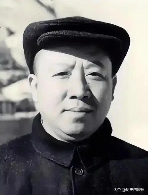 四八空难举国痛惜，叶挺将军一家全部罹难，世人感慨：若他健在，必是开国元帅
 
说