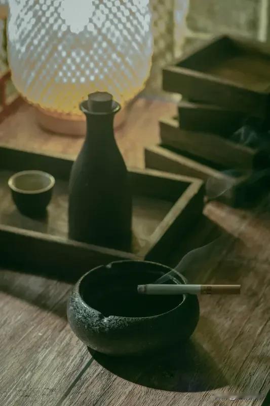 不抽烟不喝酒就是好男人吗？这可不能一概而论。传统观念里，不沾烟酒常被视为好男人标