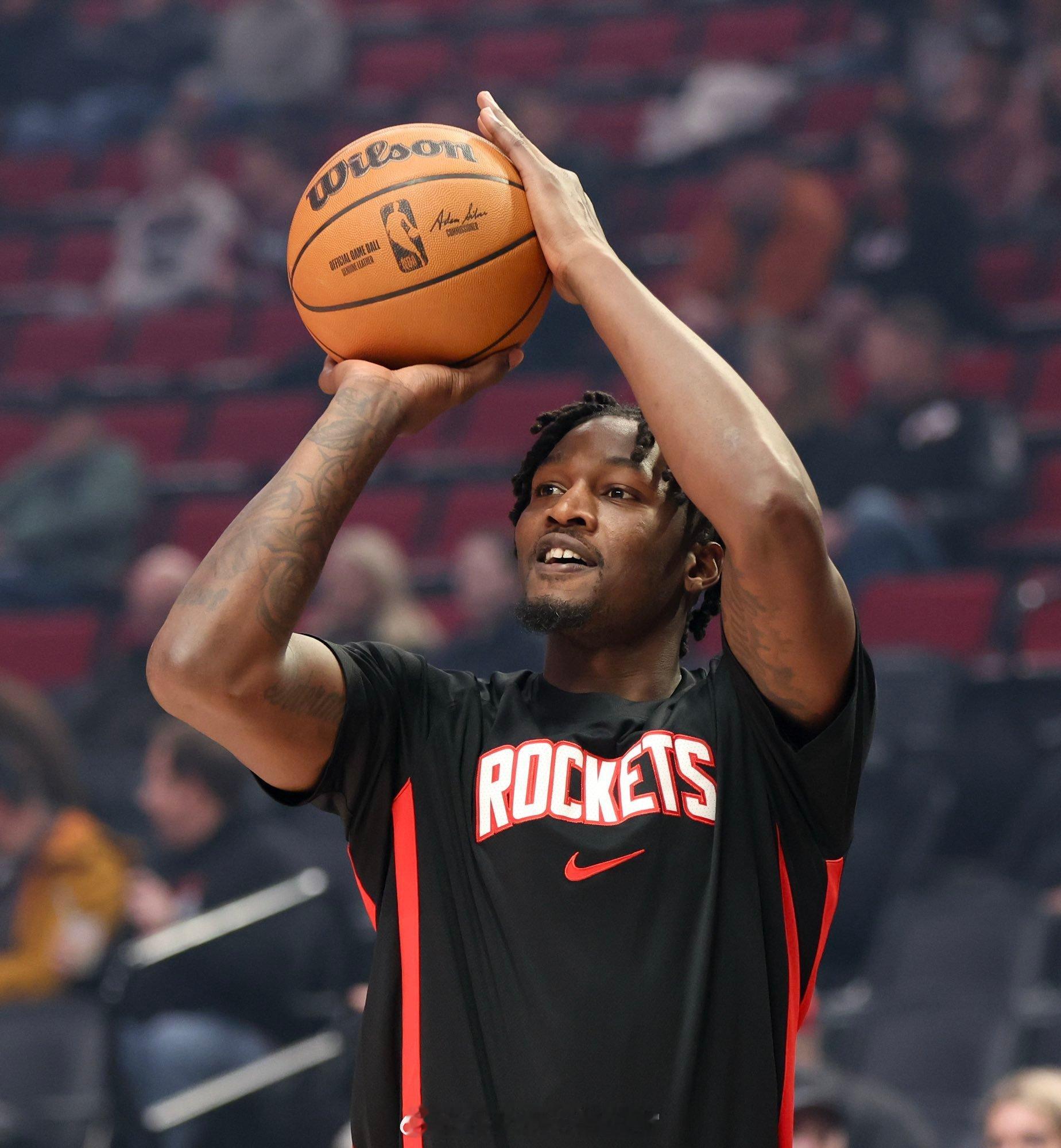 乌度卡：芬尼-史密斯将继续不参加背靠背比赛。他将缺席周四对阵国王队或周五客场挑战