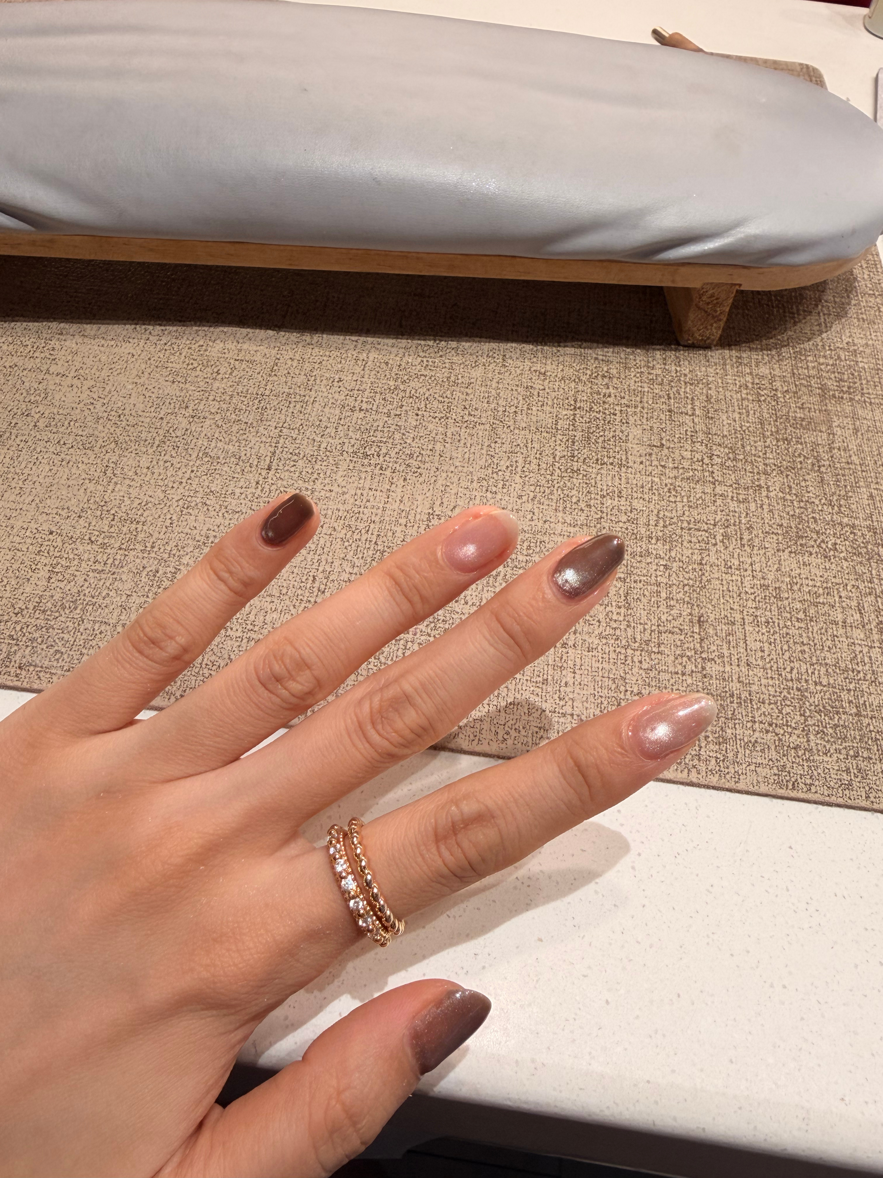 第一次在海底捞做美甲💅68和90涂一遍然后做猫眼 ​​​