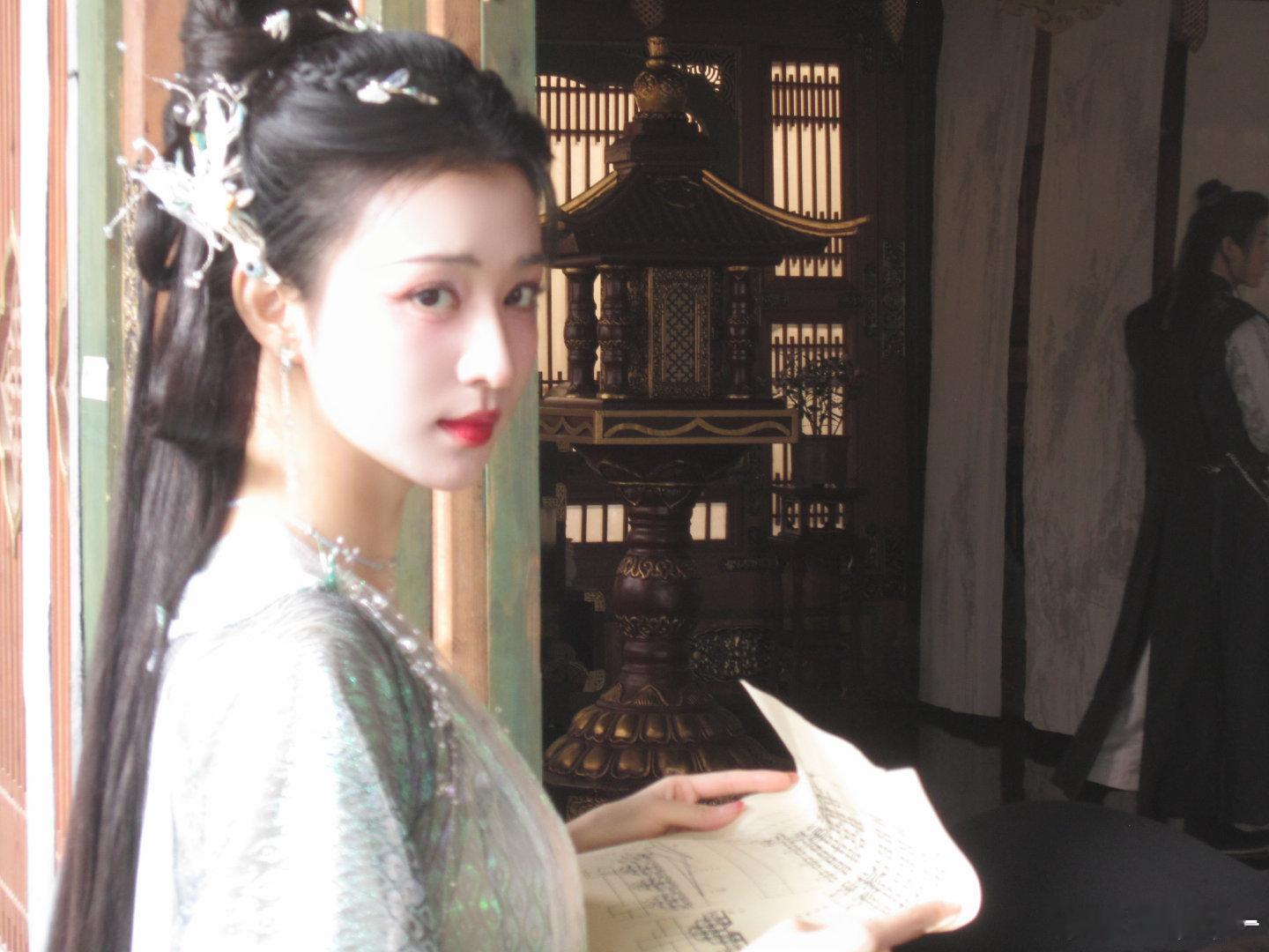 王楚然比眼泪先来的是演技《成何体统》里王楚然演的庾晚音，眼神里既有少女的纯真又有