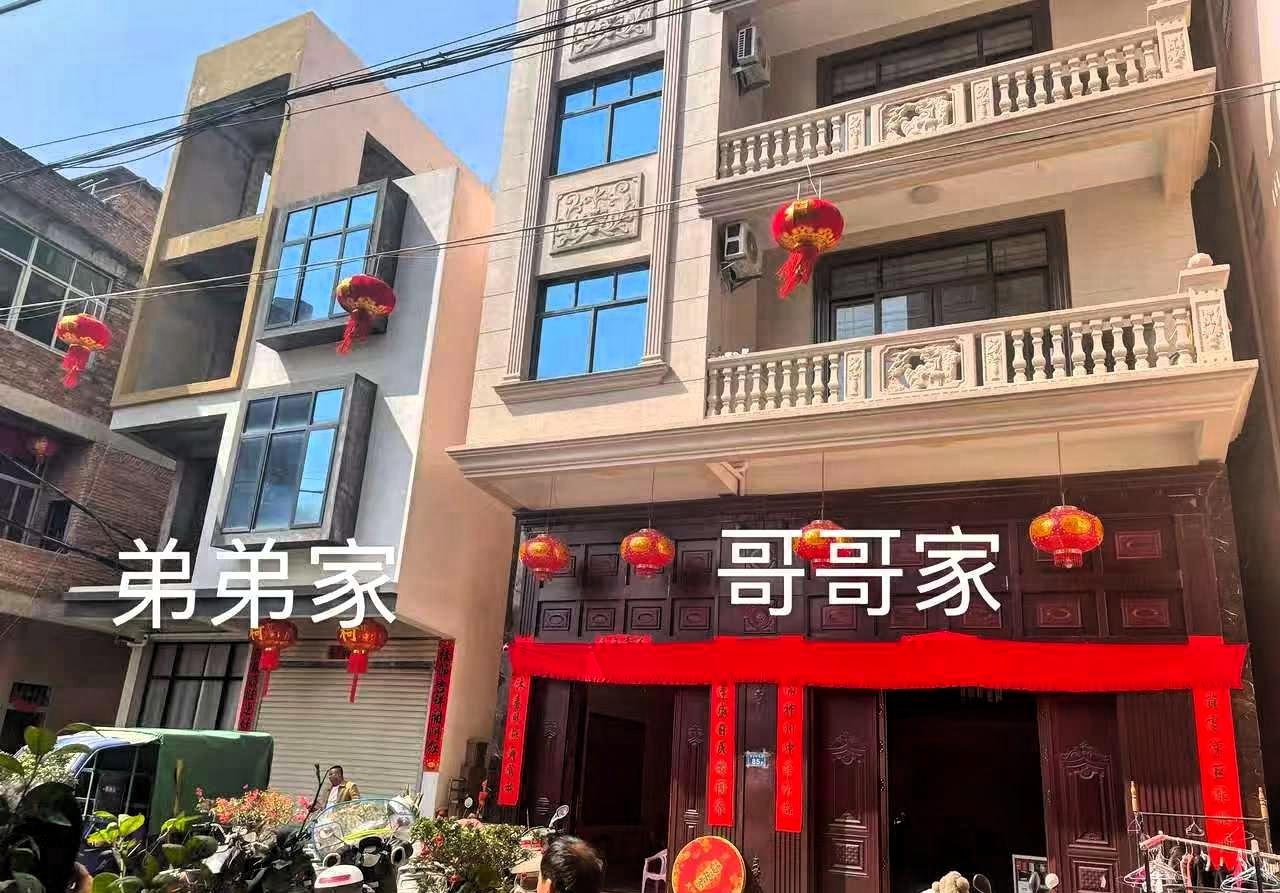 哥哥五年前，未和重病的弟弟商量，占了弟弟家近一半的地，盖房子，气得弟弟咽气前直呼