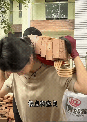 看了热泪盈眶，女人也能撑起一片天，这闺女长大了不会差![强]