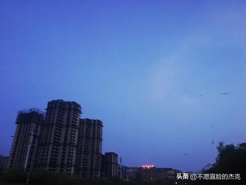 教育反思录（1148）
好好说话
比什么都重要
一个能好好说话的人
在人群中
必