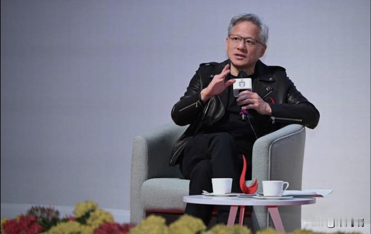 黄仁勋最近的一段话，点醒了很多人。

前三次工业革命，淘汰的几乎都是“重复劳力”
