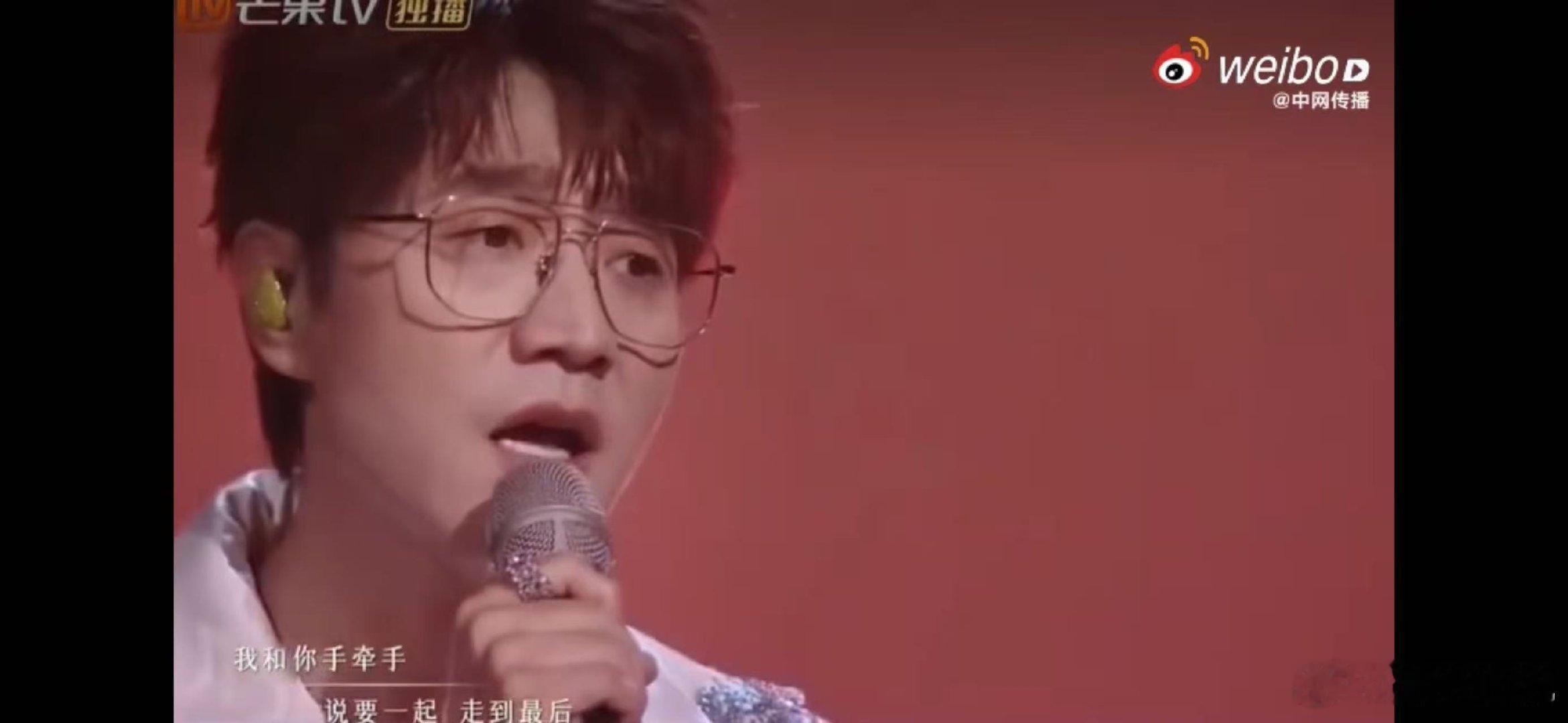 快乐老咖先破碎再燃爆主打反差 快乐老咖的初舞台，破碎和燃爆的反差，让人看到他们的
