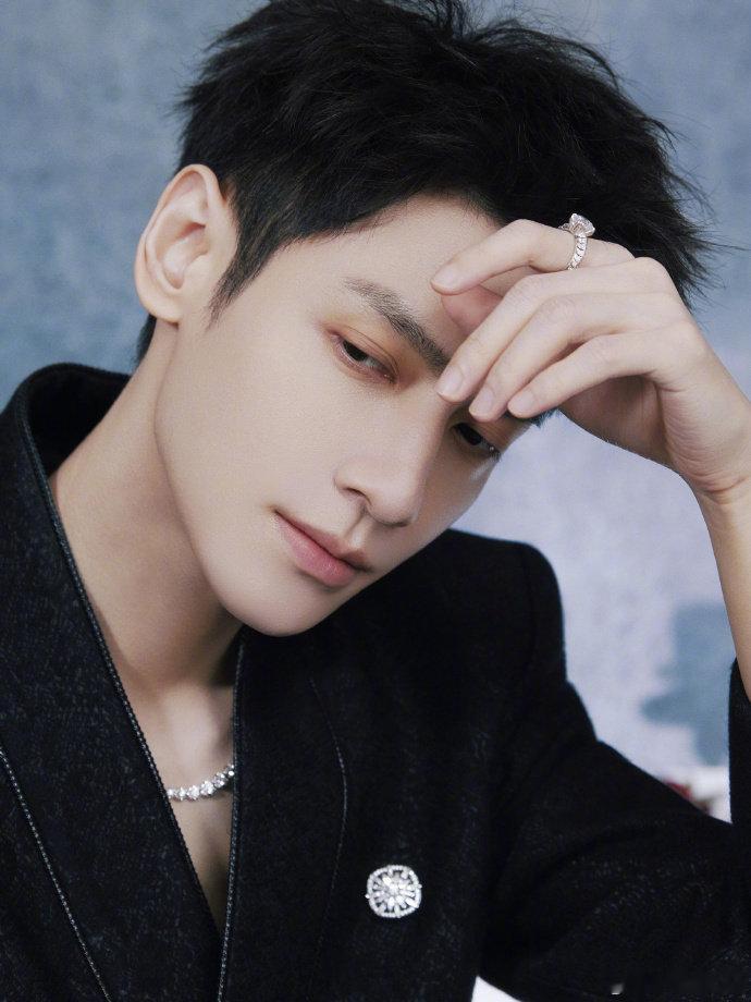 看得出罗云熙真的很爱唐俪辞罗云熙想对2025年说的话 被狠狠戳中回忆了！在阿乐云