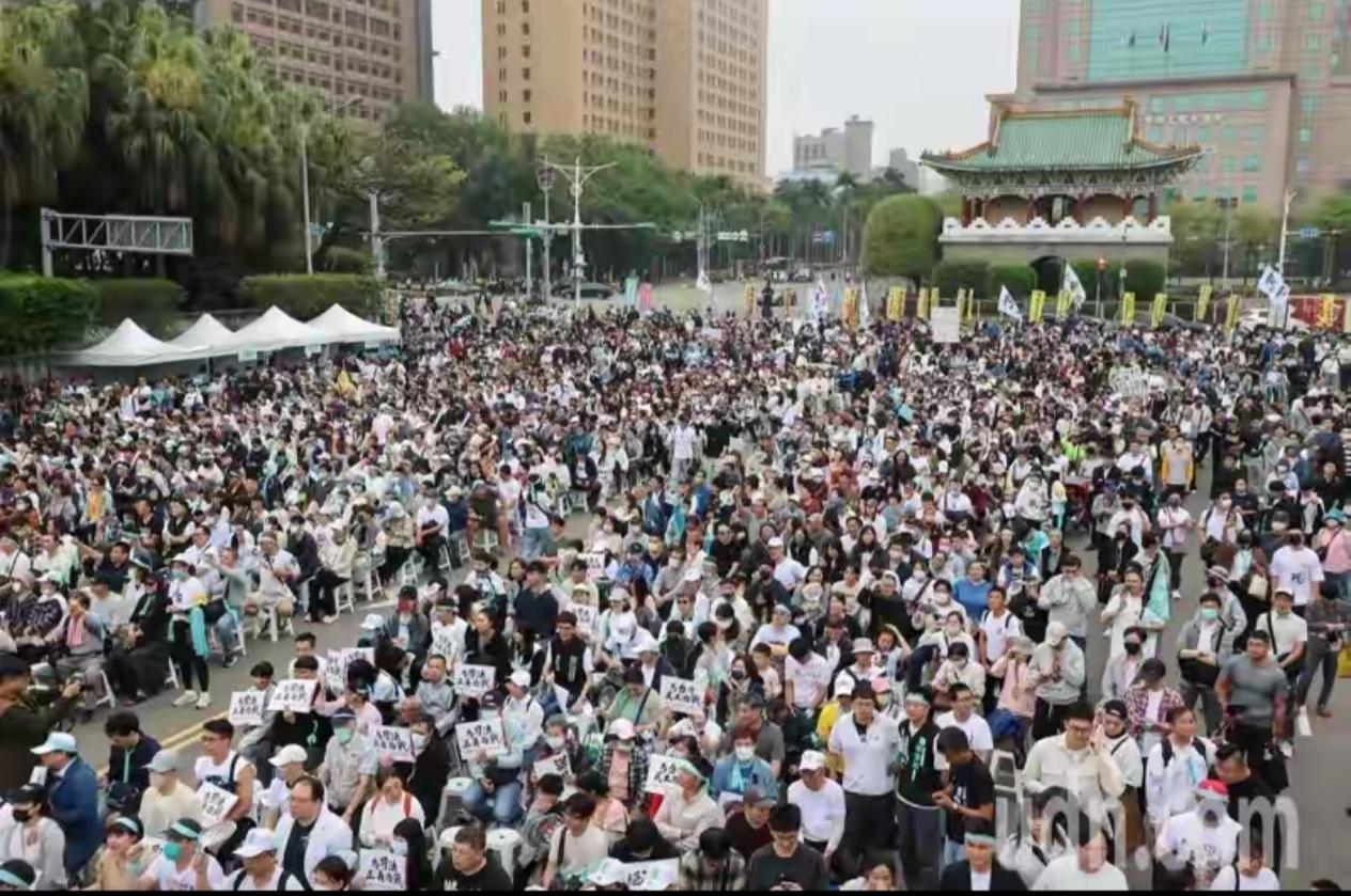 3月29日下午，台湾民众党声援柯文哲，举办“战！329上凯道讨公道”集会活动，誓