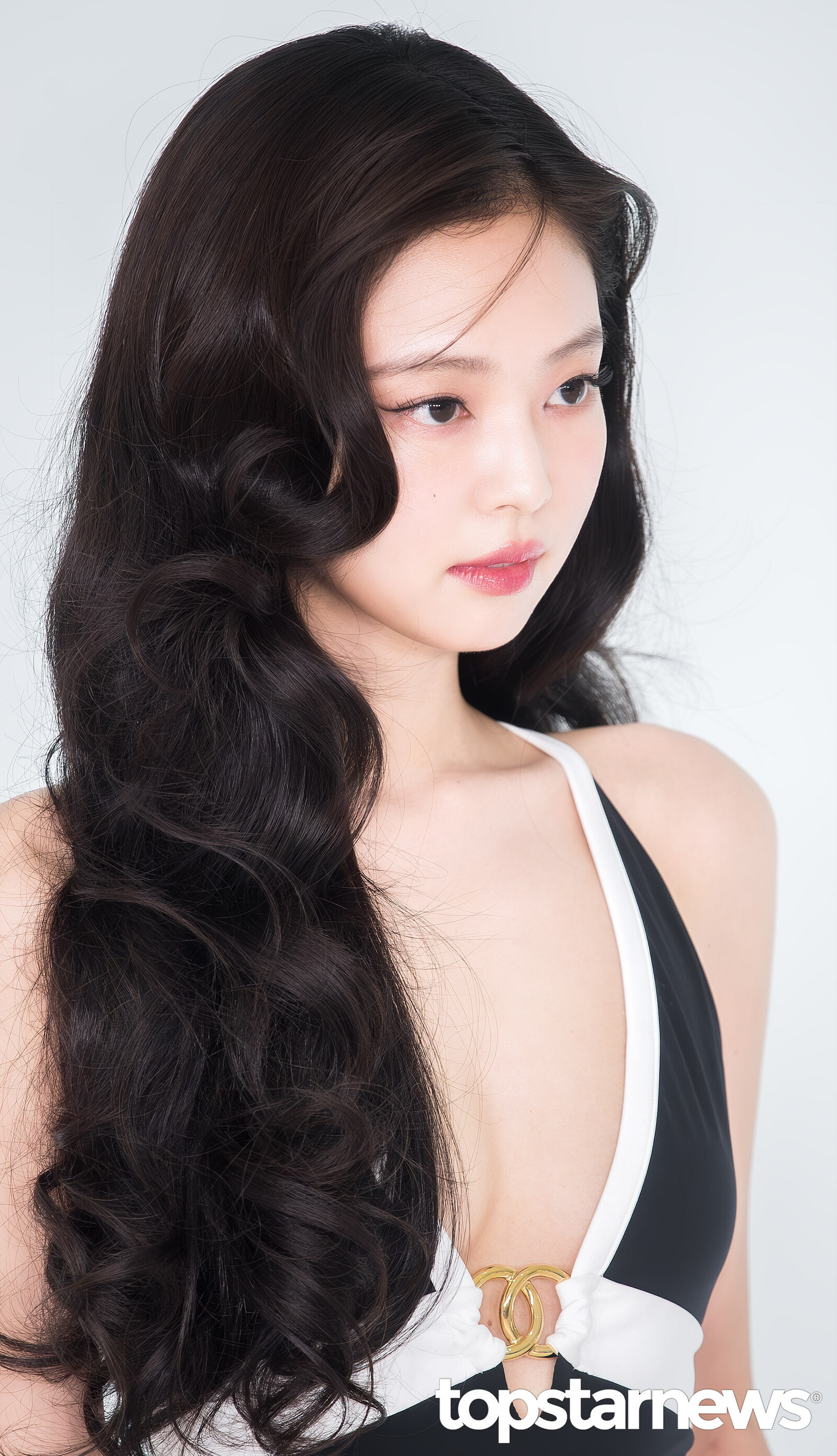 Jennie长卷发深V造型我！的！妈！呀！！！！！！ 