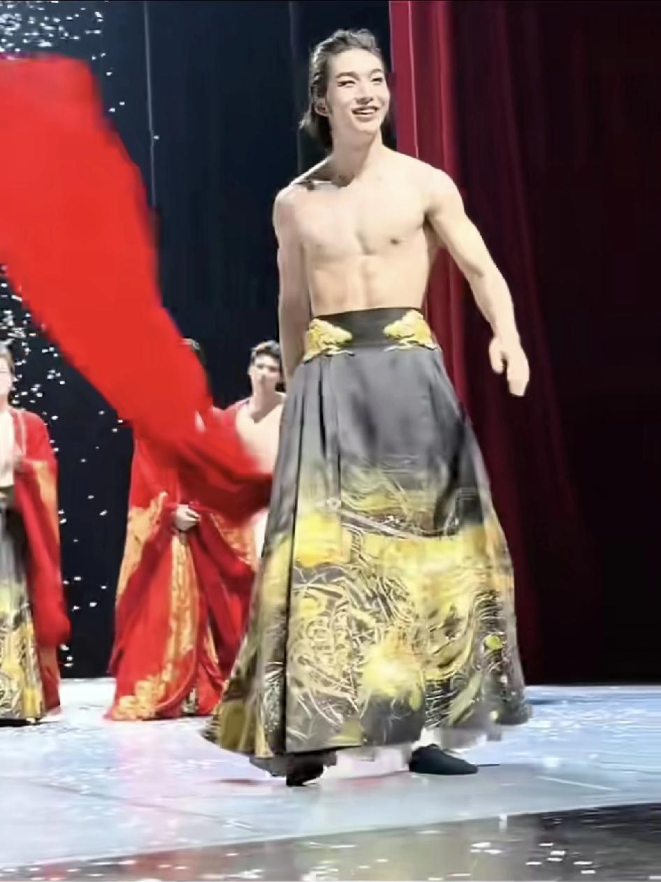 开始我以为自己不喜欢男人，进而怀疑过自己不喜欢人……，直到我看到他……

健康阳