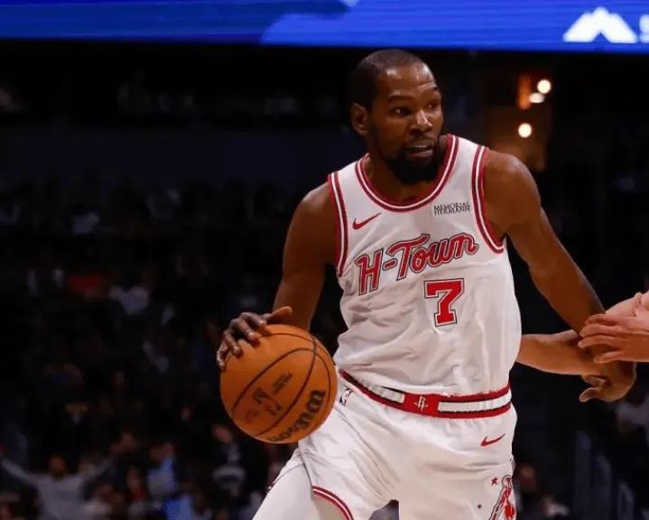 火箭球员关键球数据：
申京：41次出手，真实命中率48%
阿门： 21次出手，真