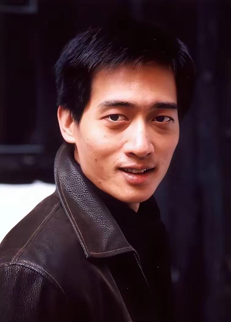 有没有人知道这个演员他叫什么名字？以前总在一些港片中看到他演的角色，后来在一些国