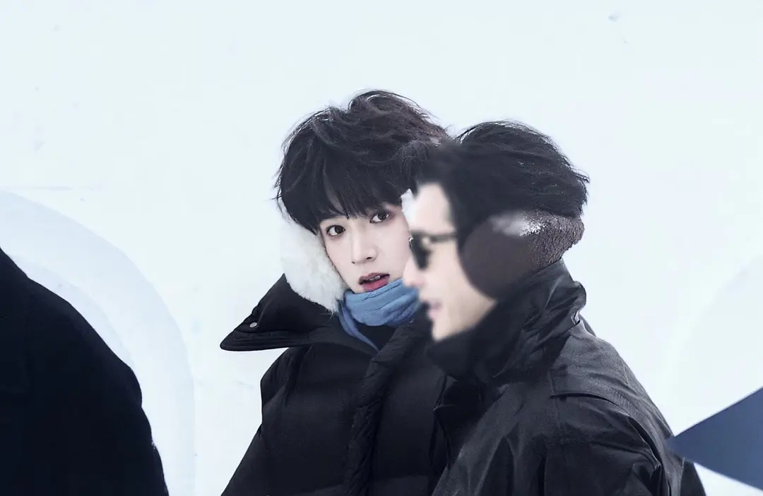 王鹤棣刘耀文蒸桑拿这个萌萌小孩，年龄满二十减八是不是，老师，这才是我种睫毛想要的