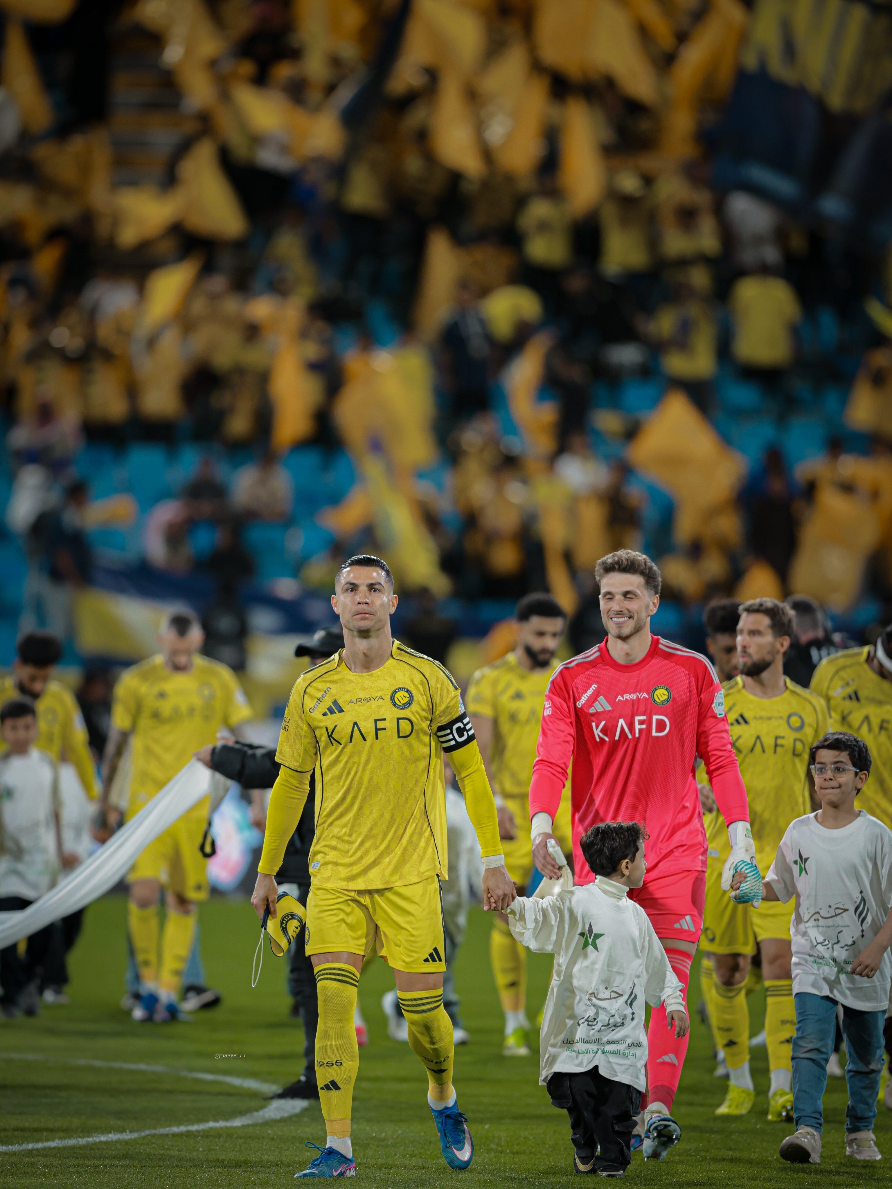 C罗纳杰马体育0比5利雅得胜利c罗生涯965球 📷进场 