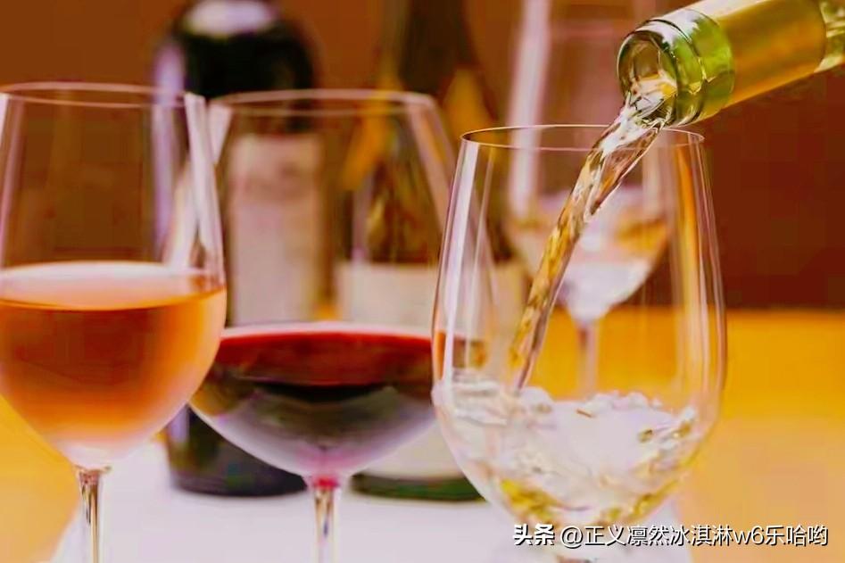 如何将白葡萄酒和奶酪搭配在一起?白葡萄酒配奶酪：舌尖上的曼妙邂逅～
💥白葡萄酒