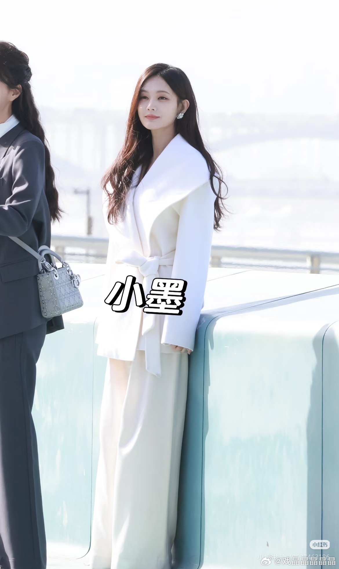 李一桐在《美人余》的百变造型，不管是职场还是休闲装都很好看， 桐姐舞蹈学院毕业的