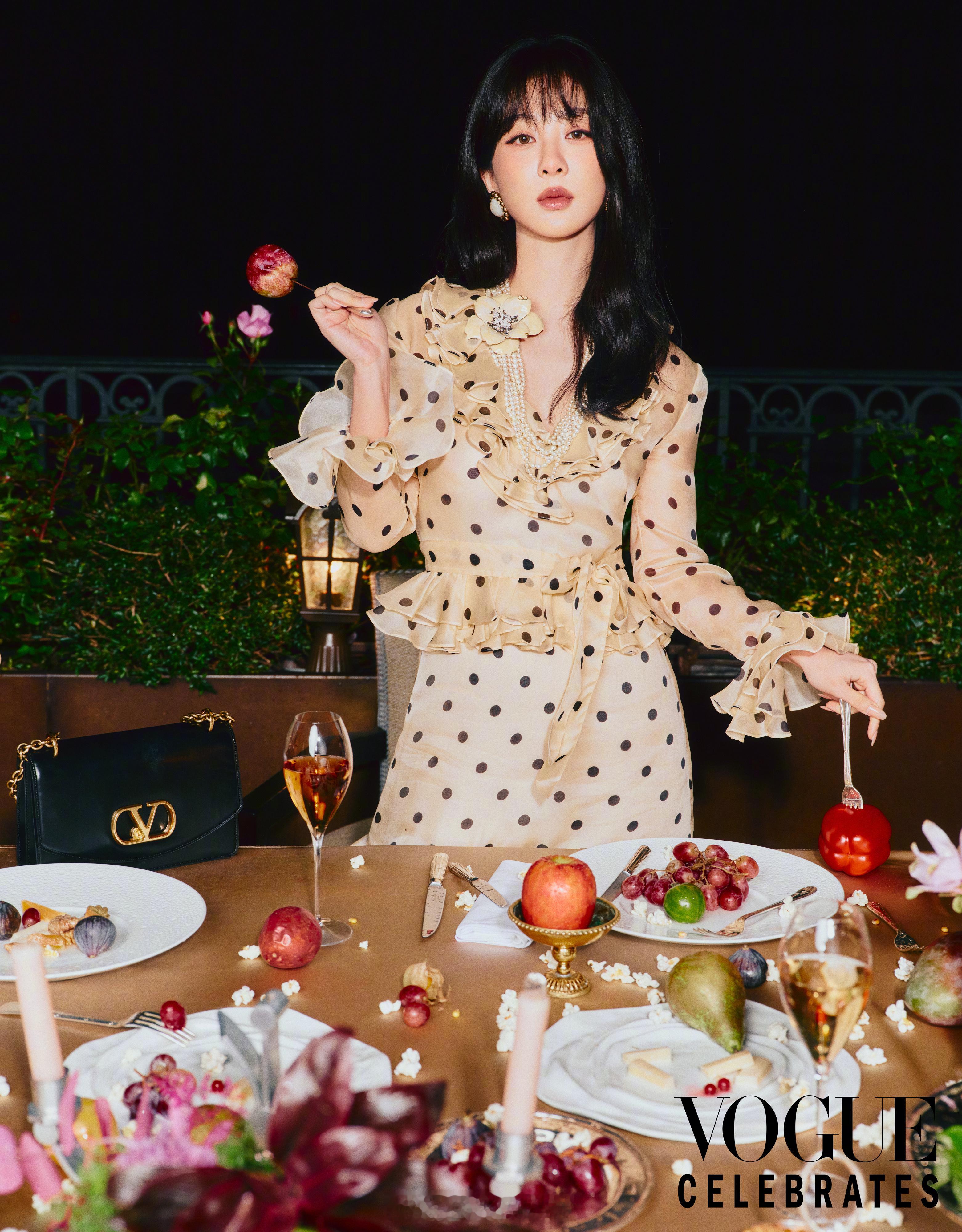 #VOGUE拍的杨紫关晓彤张晚意# 这种大片很有意思 ​​​