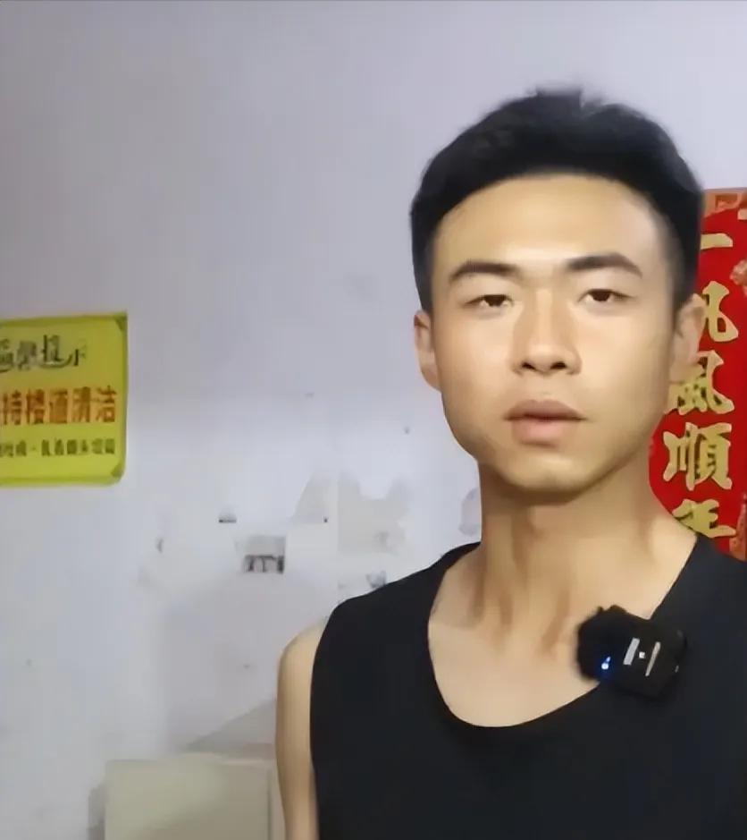 “00后”小伙王謇睿刚刚结束2年部队生活，风尘仆仆抵达深圳的家，没想到仅4个小时