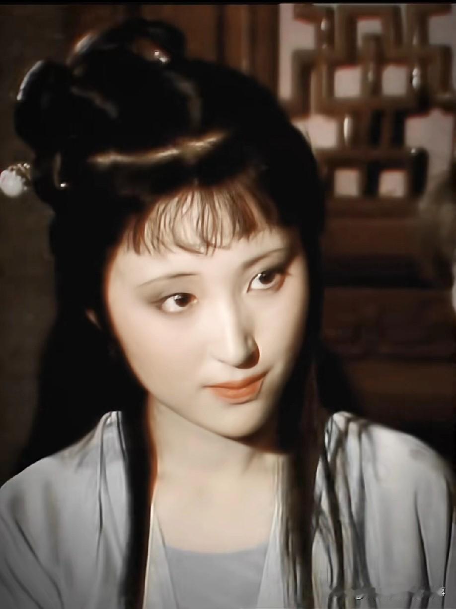 以前我学美术却不懂她的好，总偏爱大眼睛标准美女，甚至觉得林黛玉选角“抽”，直到审
