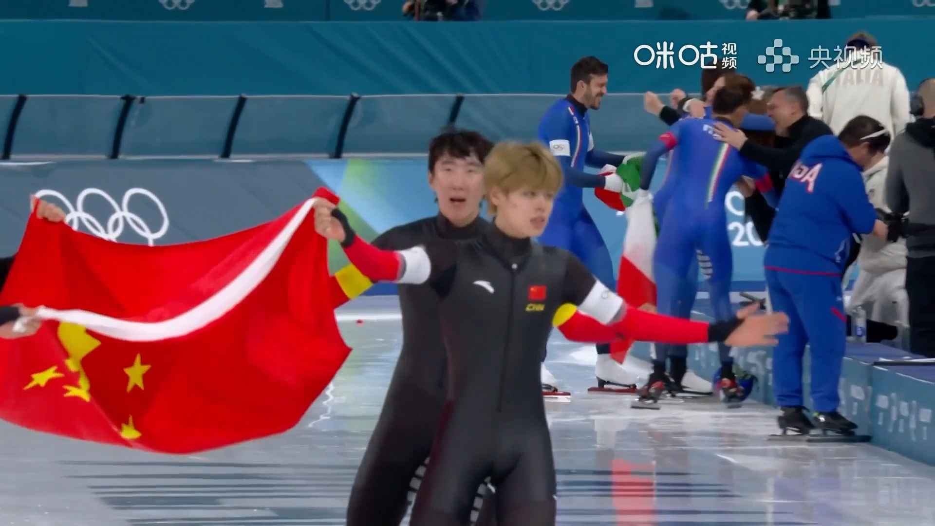 速滑齐天大圣每次都领头刚刚结束的米兰冬奥会速度滑冰男子团体追逐的三四名决赛，由刘