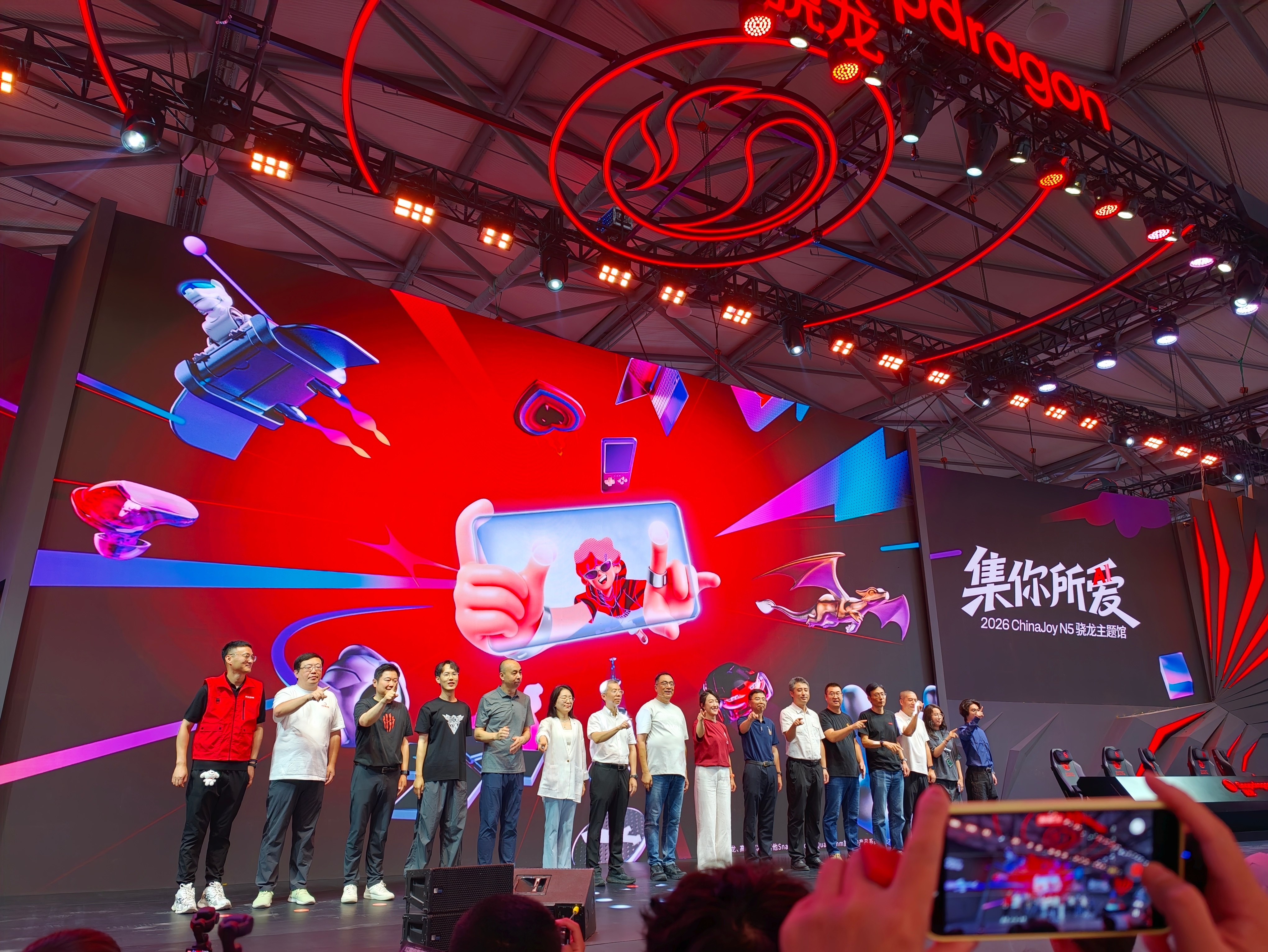 今天ChinaJoy N5骁龙馆正式开幕，现场除了四大手机运营商的高管来之外，来