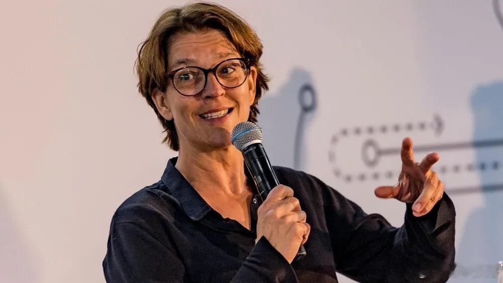 莱比锡确定新的CEO，59岁的瑞士人海妮将从明年1月1日正式接手，她将成为德甲第