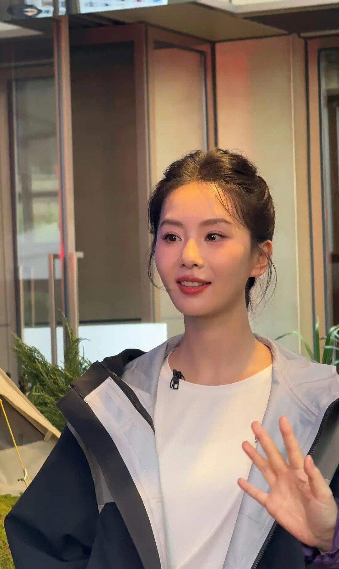 一姐今日份线下活动，这状态如何[嘘] ​​​