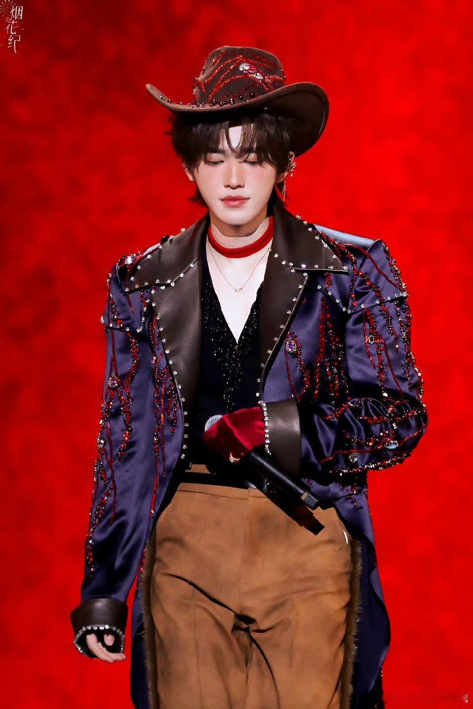 宋亚轩《羊皮先生》贵阳solo舞台啊啊啊红皮衣吐舌头这一下！真的太会going了