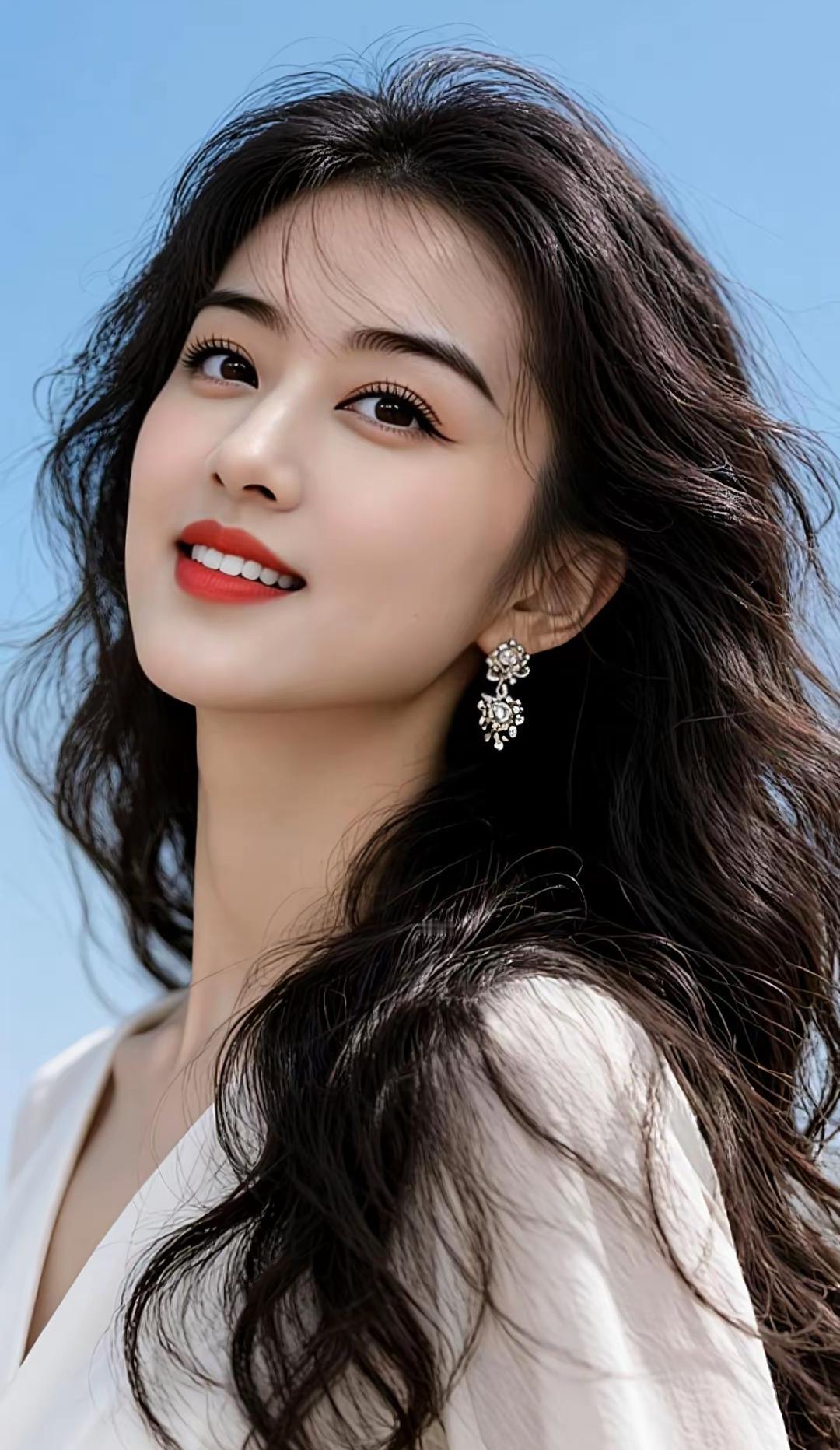 温柔微笑，闪耀耳环，清新自然，元气满满，倾国倾城，国色天香，如诗如画，气质如兰。