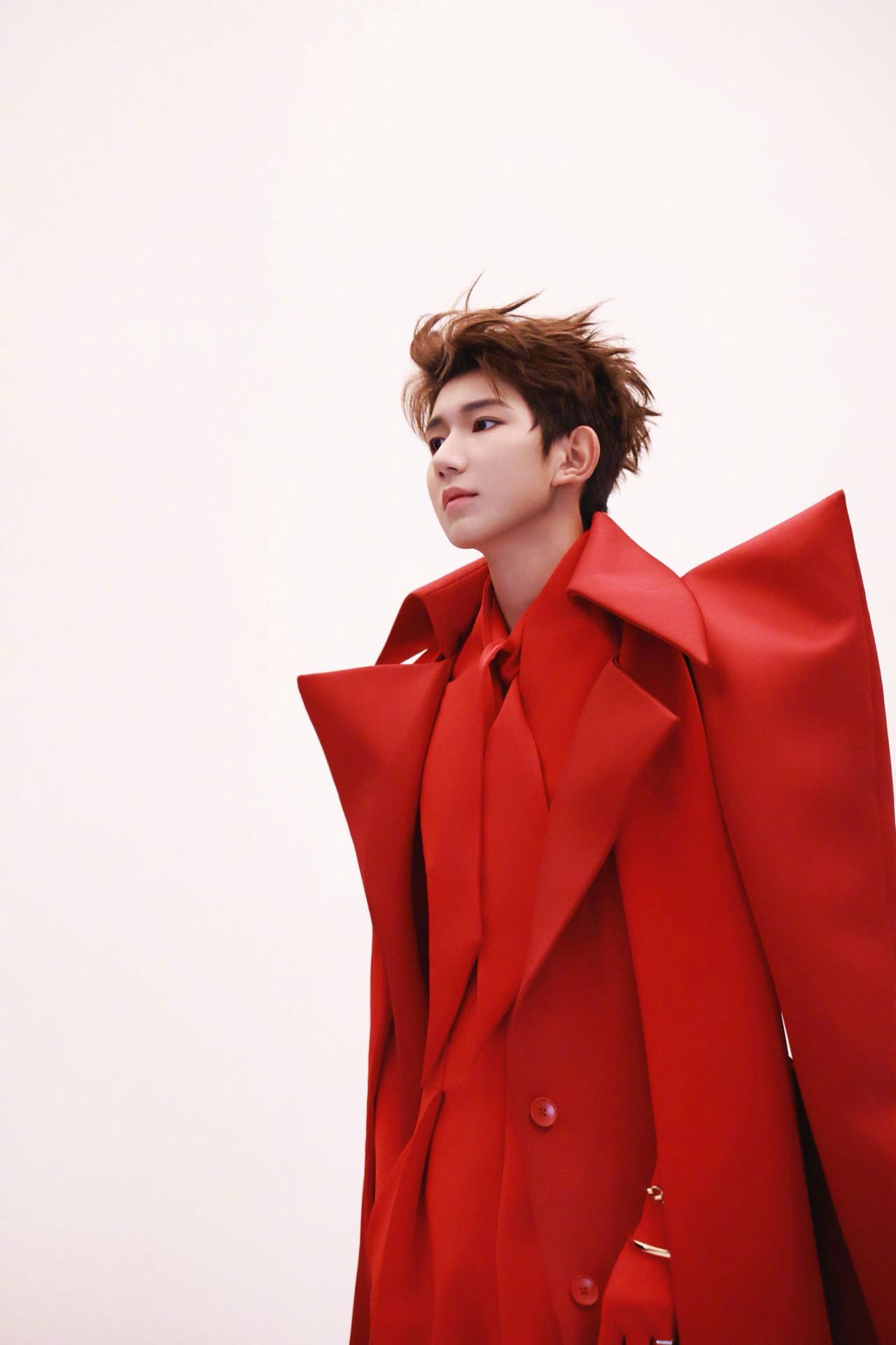 客厅狂欢跨年演唱会终于官宣啦，在有意义特殊的日子里都王源陪伴，“2025最后一天