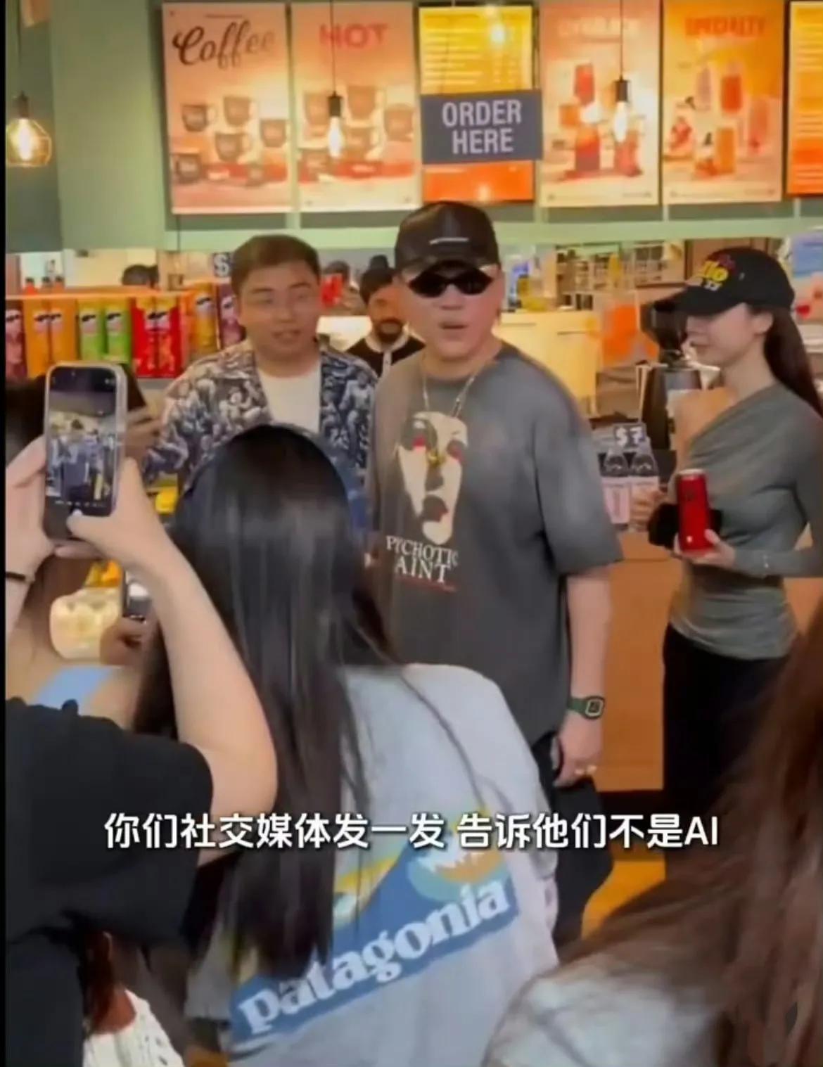 胡彦斌恋情反转剧！一句“不是AI的”胜过千言万语！
我一直以为明星的恋情声明总绕