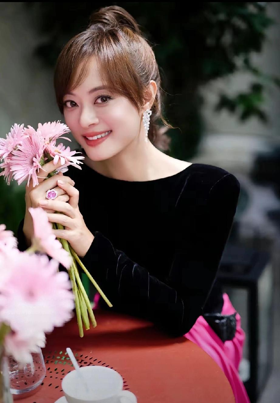 11岁儿子对孙俪放狠话：做不到，我看不起你！她的回应太清醒
 
      ，孙