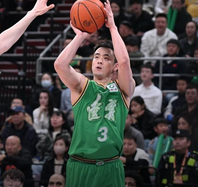 太让人失望！辽宁96-98惜败青岛，这3位球员必须为输球负责！
 
1. 鄢手骐