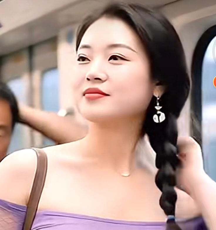 我那位做了五年在编老师的同学，前阵子还是辞了职。她总说当老师太累，管纪律、改作业
