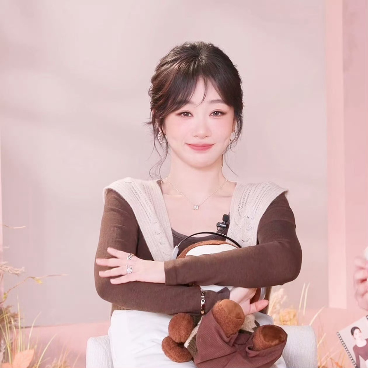 杨紫[超话]  yz杨紫董竹君 yz杨紫玉兰花开君再来 你就好像天上的太阳，虽然