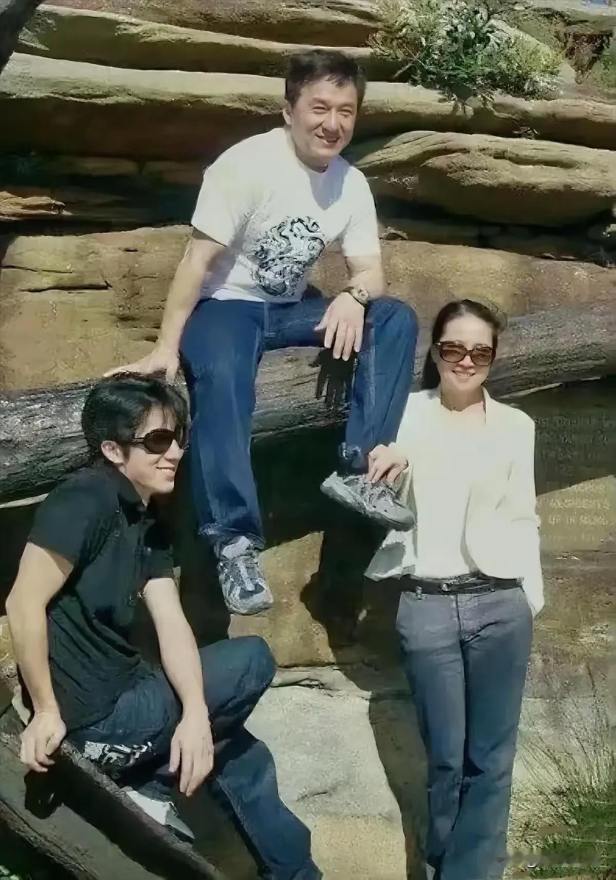 这是什么时候的成龙？[思考][思考]