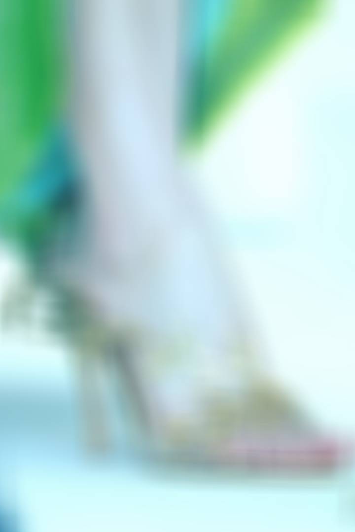 陈都灵皮肤好白好迷人 