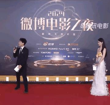 最美的东方卫视女主持人司雯嘉被章子怡当众翻白眼
当章子怡上场时，男主持人正在提问