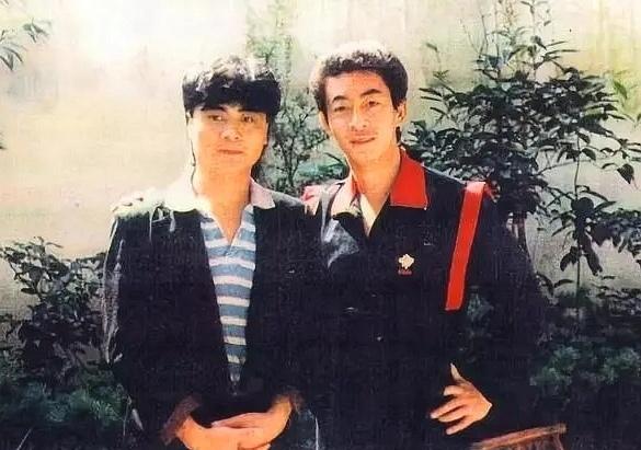 八六版《西游记》的孙悟空，真是靠“走后门”上去的？
一张1987年的旧照，把六小